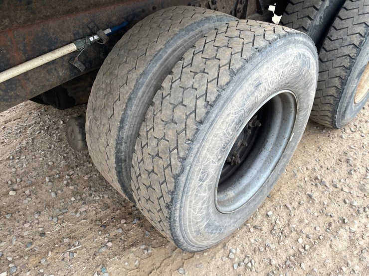1994-ford-l9000-image-17
