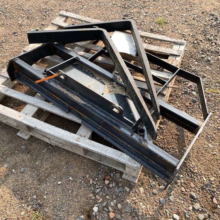 #2040 • 2026 Unused Land Honor Mini Skid Steer Pallet Fork Frame
