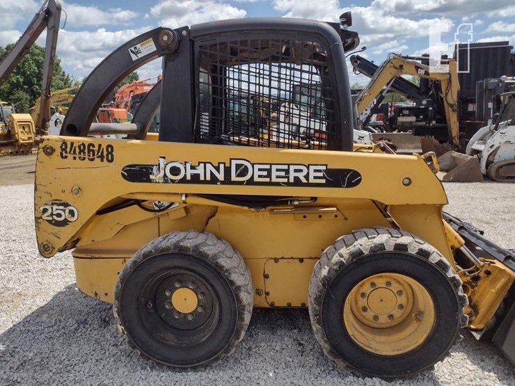2002-deere-250-image-19