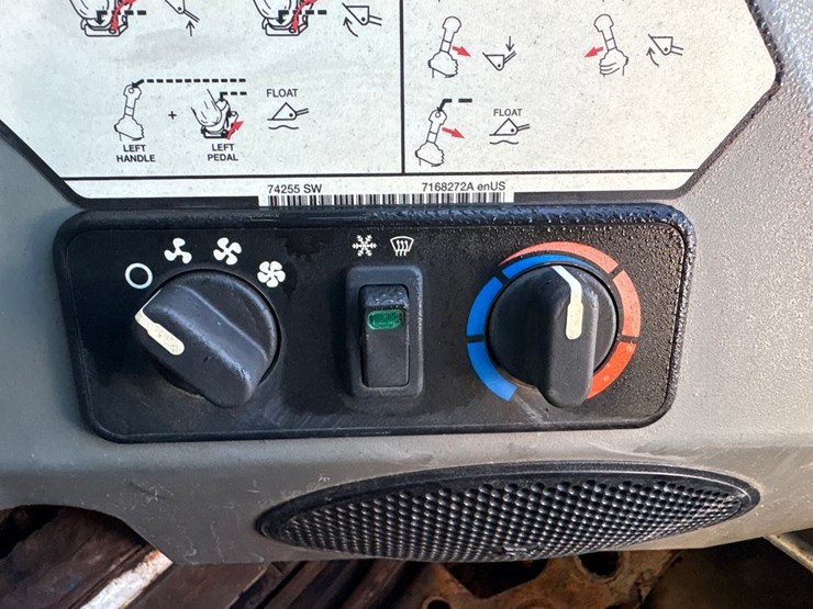 2019-bobcat-t595-image-52