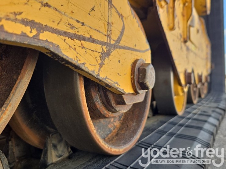 2023-caterpillar-259d3-image-11