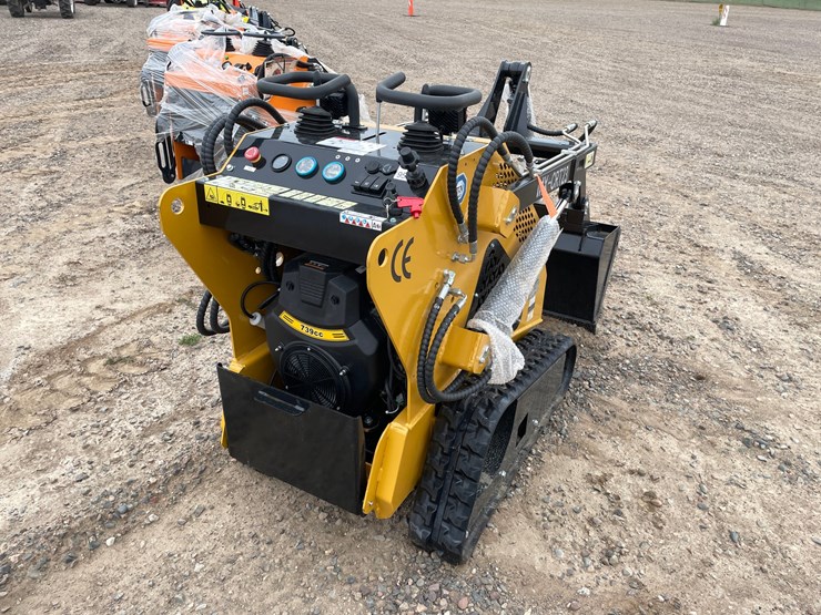 #5513-•-2026-agt-compact-track-loader-image-4
