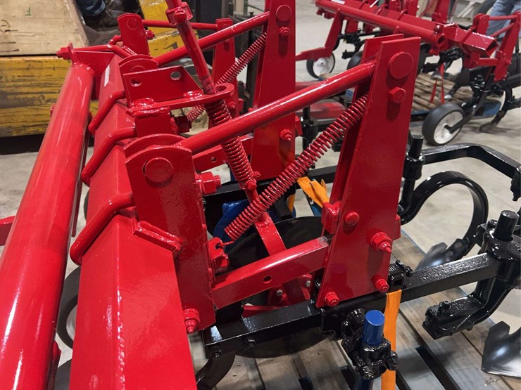 international-harvester-two-row-fast-hitch-hiller-cultivator-image-11