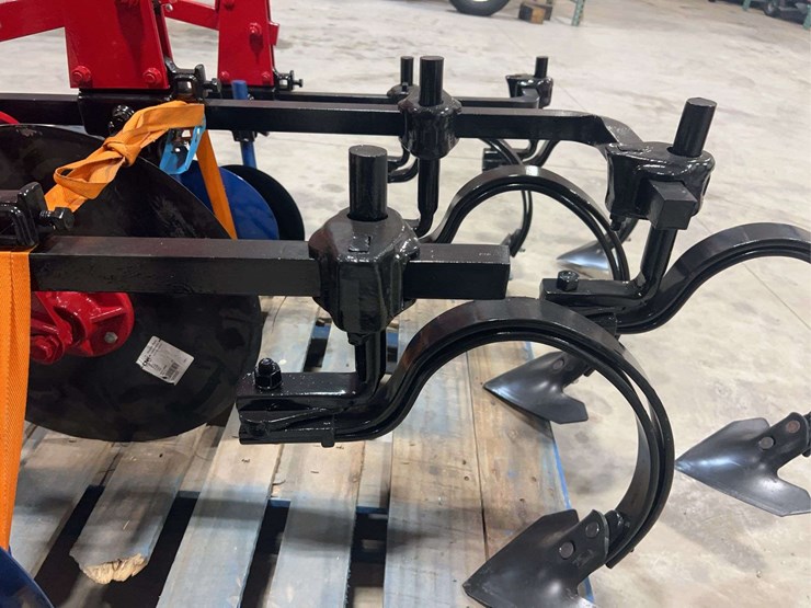 international-harvester-two-row-fast-hitch-hiller-cultivator-image-26