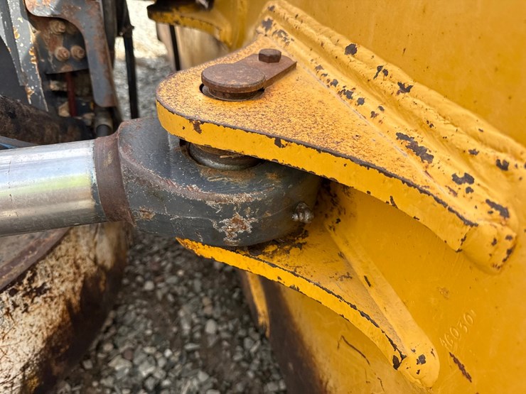2014-deere-750k-lgp-image-12