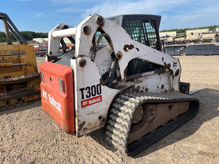 2003-bobcat-t300-image-5
