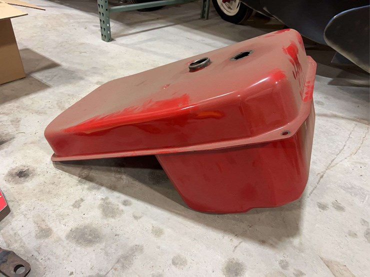 international-harvester-656-row-crop-utility-diesel-fuel-tank-image-1