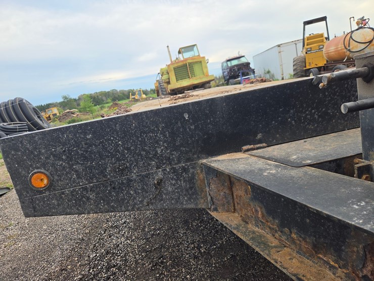 #3269-•-30'-tandem-axle-flatbed-trailer-image-13