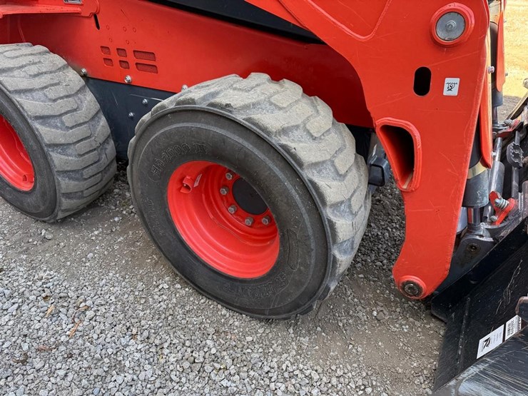 2025-kubota-ssv75-image-12
