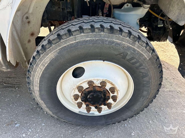 2019-freightliner-m2-106-image-44