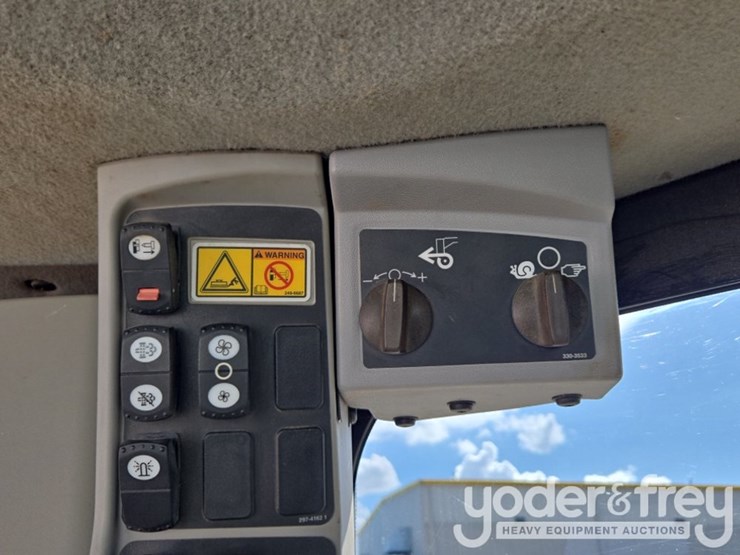 2015-caterpillar-140m3-awd-image-76