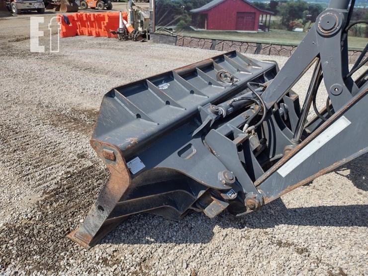 2010-deere-310sj-image-27