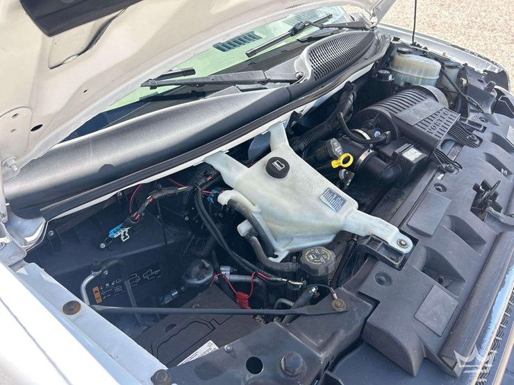 2015-chevrolet-express-4500-image-9