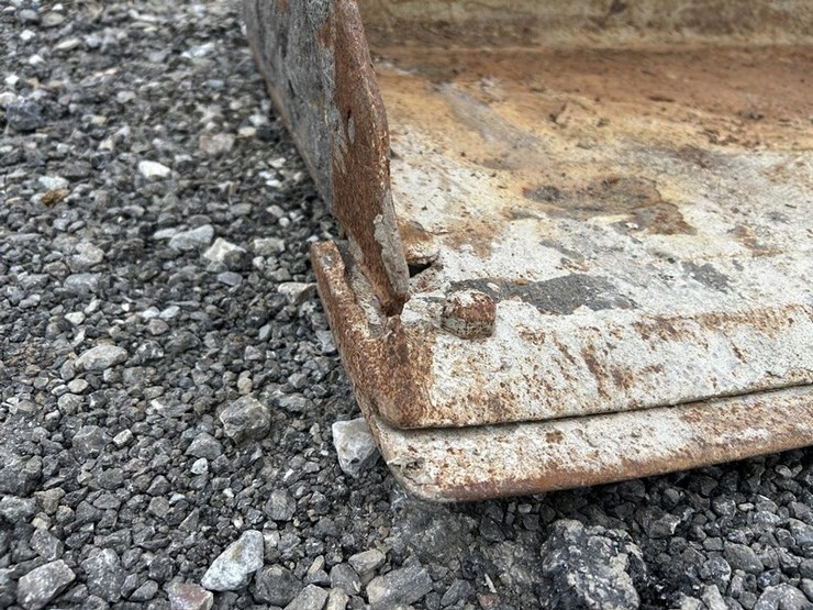 72"-smooth-skid-steer-bucket-image-7