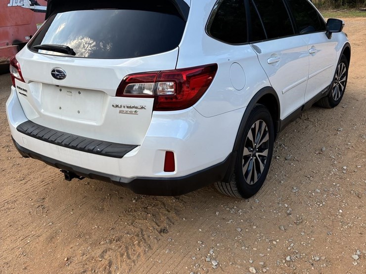 2015-subaru-outback-image-4