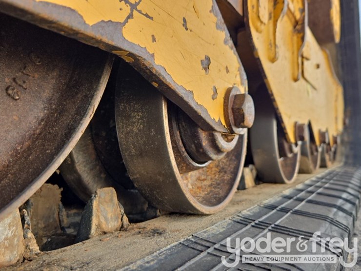 2023-caterpillar-259d3-image-11
