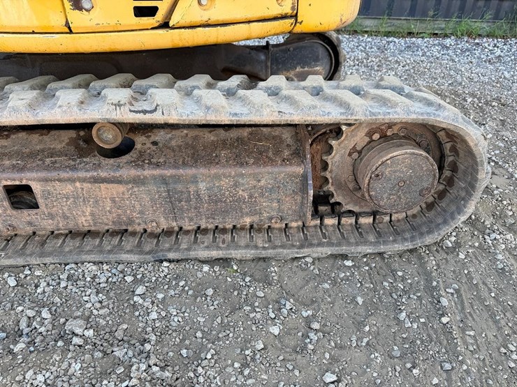 2005-deere-35d-image-17