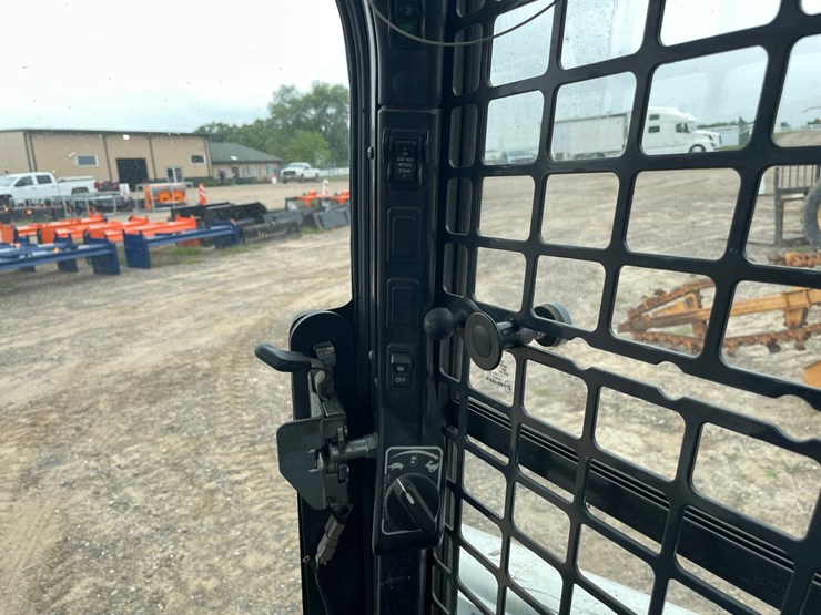 #1061-•-2017-bobcat-s630-skid-steer-image-15