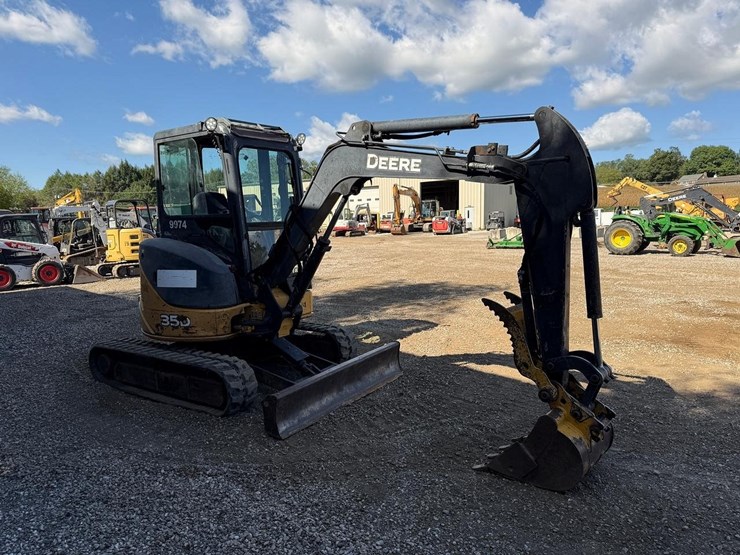 2005-deere-35d-image-6