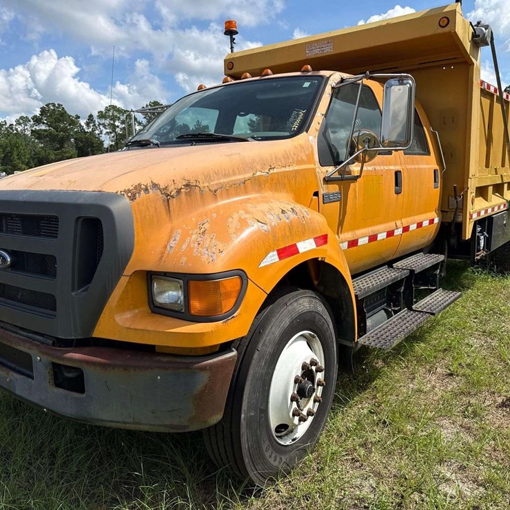 2006 FORD F650