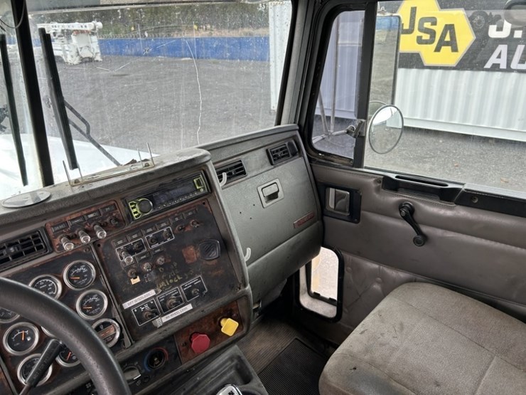 2006-kenworth-w900-image-14