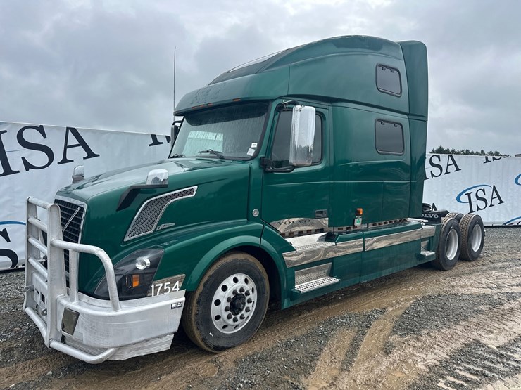 #61464-•-2007-volvo-vnl-sleeper-cab-truck-tractor-image-1