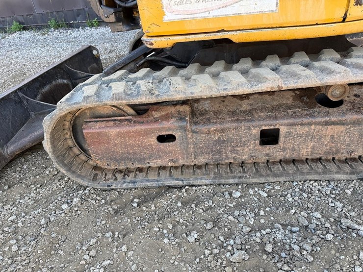 2005-deere-35d-image-16