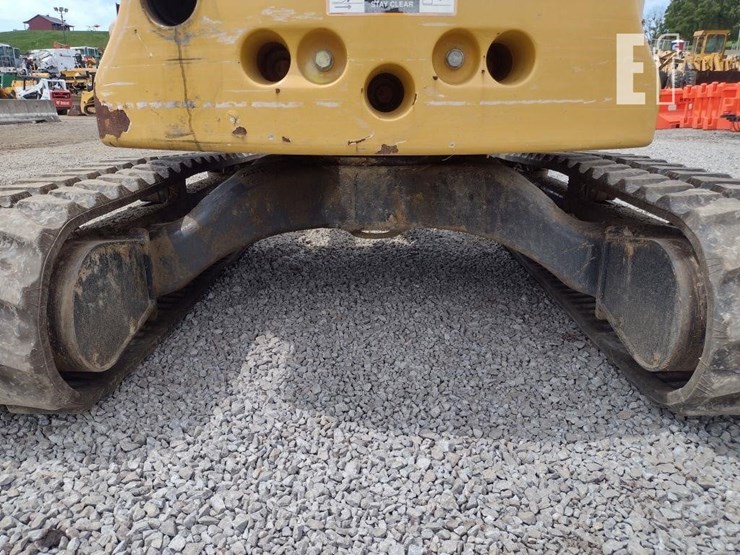 2021-deere-35g-image-35