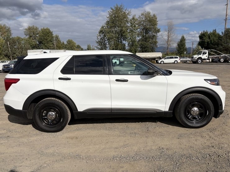 2020-ford-explorer-image-3