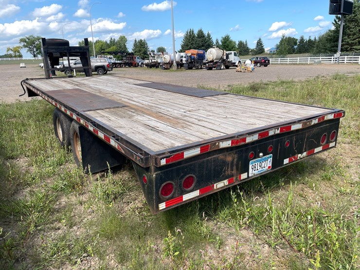 #1307-•-1984-diamond-equipment-flatbed-trailer-(has-mn-title)-image-3