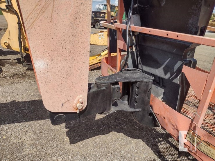 2005-jlg-600a-image-16