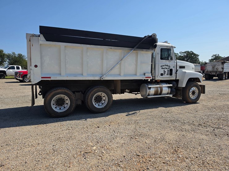 1996-mack-ch600-image-11