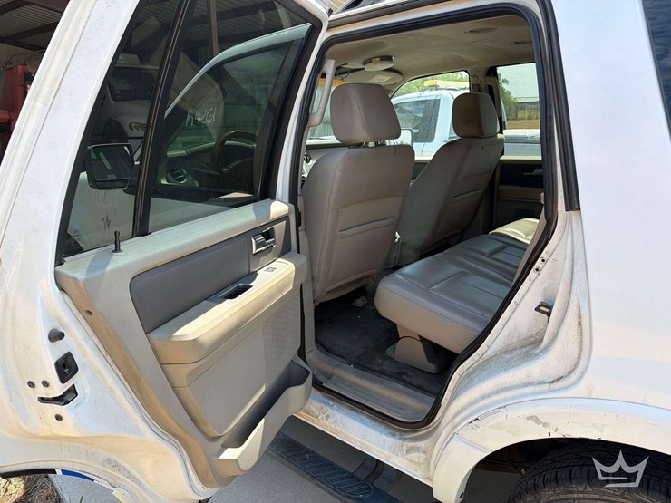 2010-ford-expedition-image-29