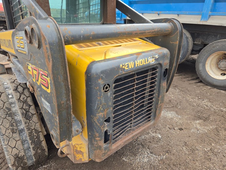 new-holland-c175-image-23