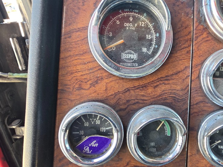 1992-peterbilt-379-image-64