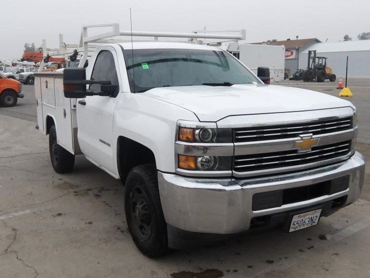 2018-chevrolet-silverado-2500-image-2