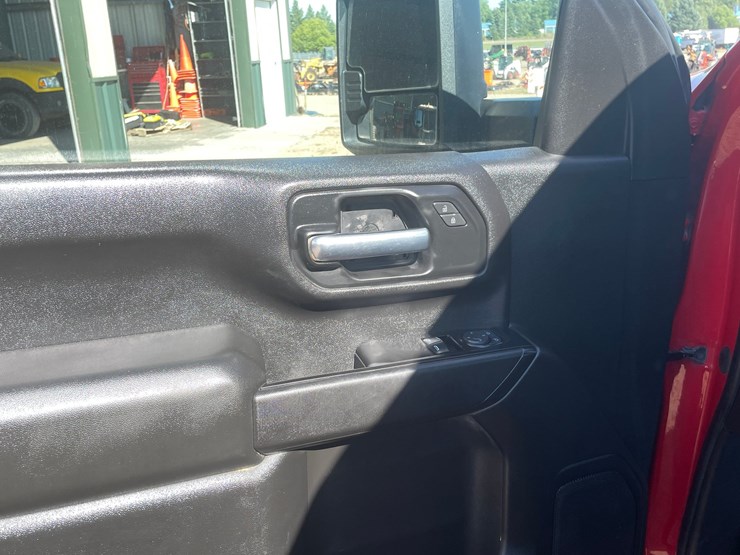2020-chevrolet-2500-image-35