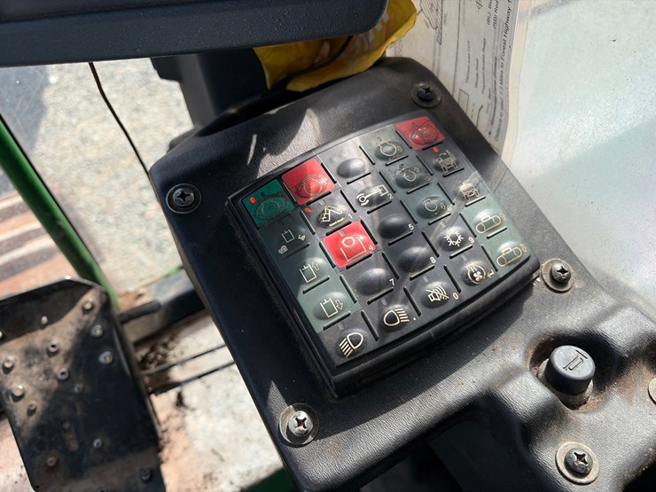 2015-deere-853m-image-43