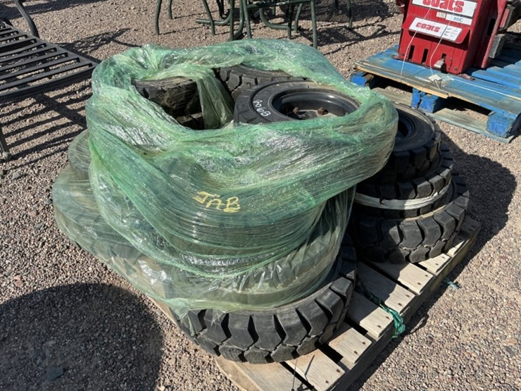 pallet-of-forklift-wheels-&-tires-image-1