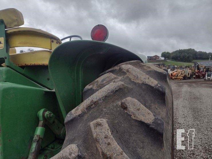 john-deere-2520-image-29