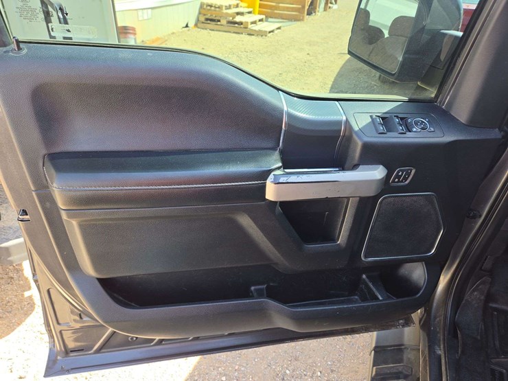 2020-ford-f150-xl-image-12