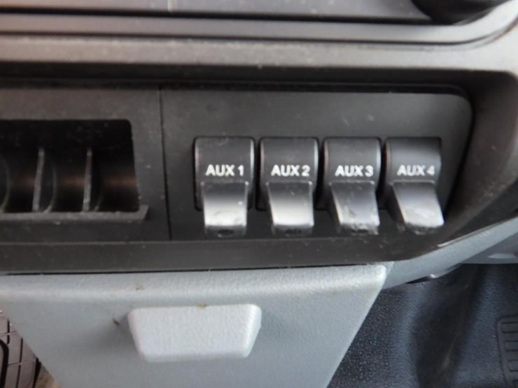 2016-ford-550-image-30