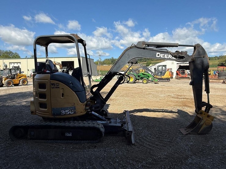 2016-deere-35g-image-5