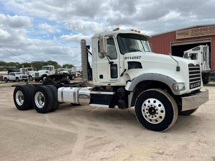 2012-mack-gu713-image-7