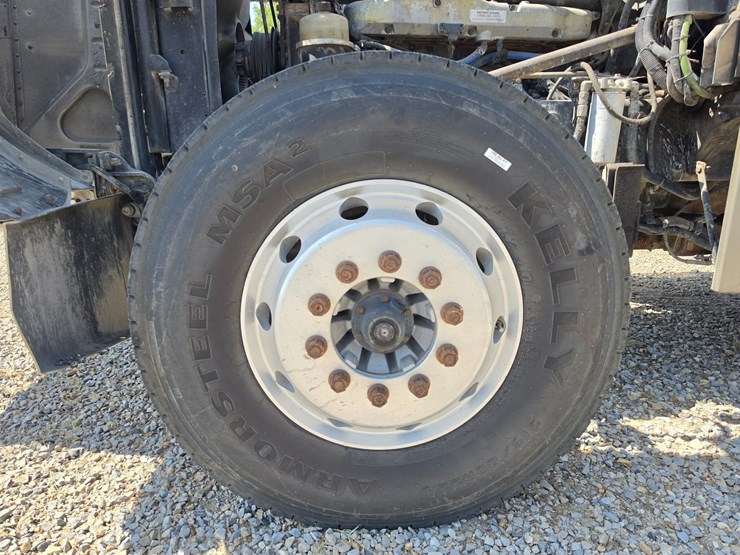 2005-peterbilt-379-image-76