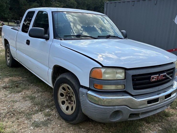 2006-gmc-sierra-1500-image-2