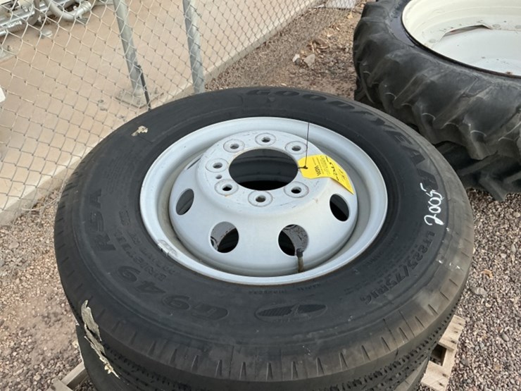steel-wheels-w/-tires-image-3