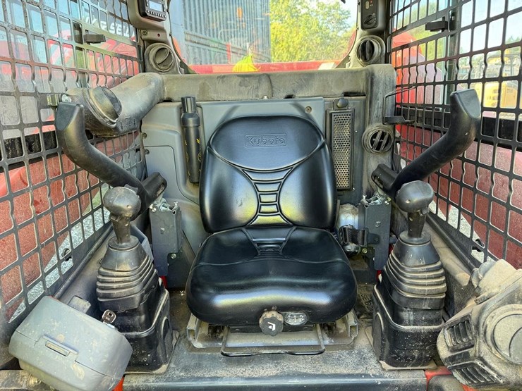 2025-kubota-ssv75-image-17