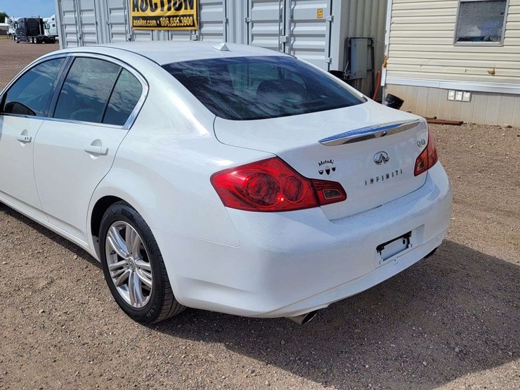 2015-infiniti-q40-sedan-4d-image-6