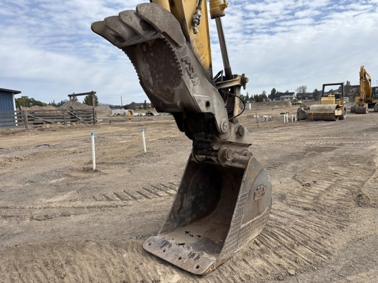 2013-komatsu-pc228us-lc-8-image-10